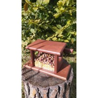 Годівниця для білок "Гостинець" червоне дерево Годівниця для білок "Гостинець" червоне дерево